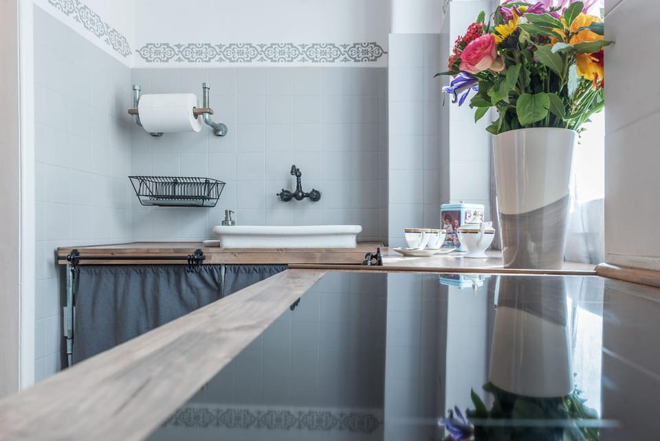 Coffee/tea facilities, Kitchen or kitchenette, Photo of the whole room