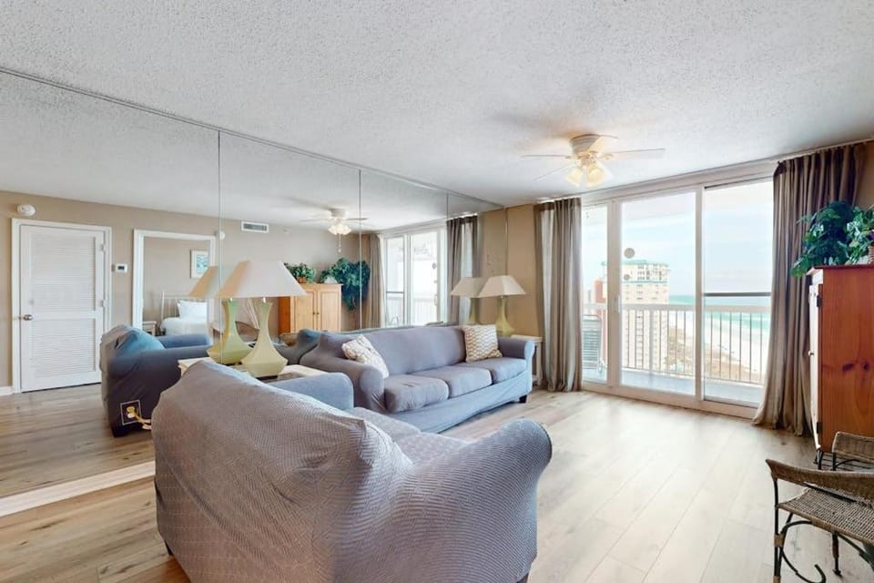 The Resorts Of Pelican Beach 1613 Destin (Condo) House in Destin
