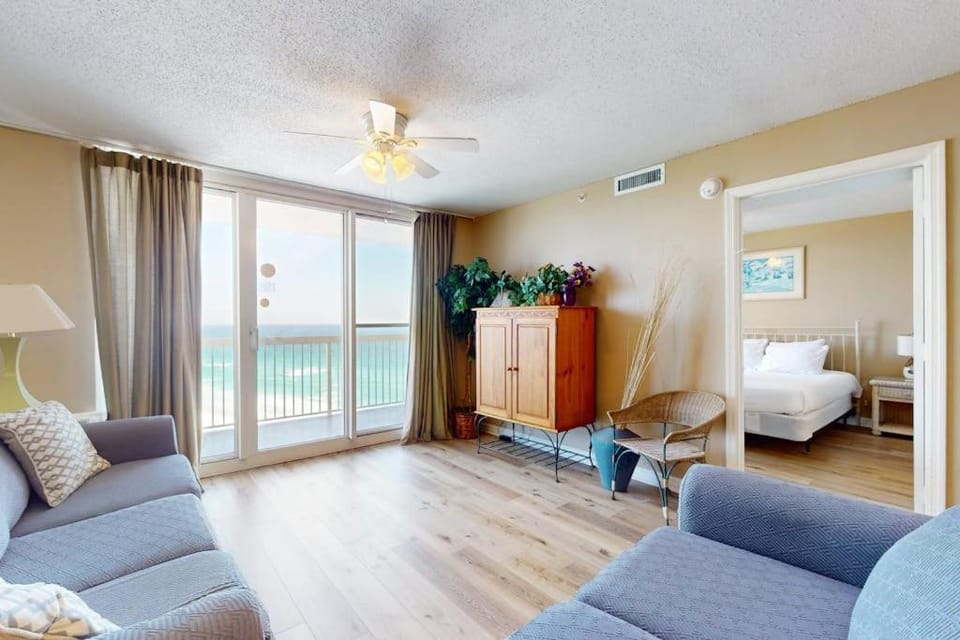 The Resorts Of Pelican Beach 1613 Destin (Condo) House in Destin