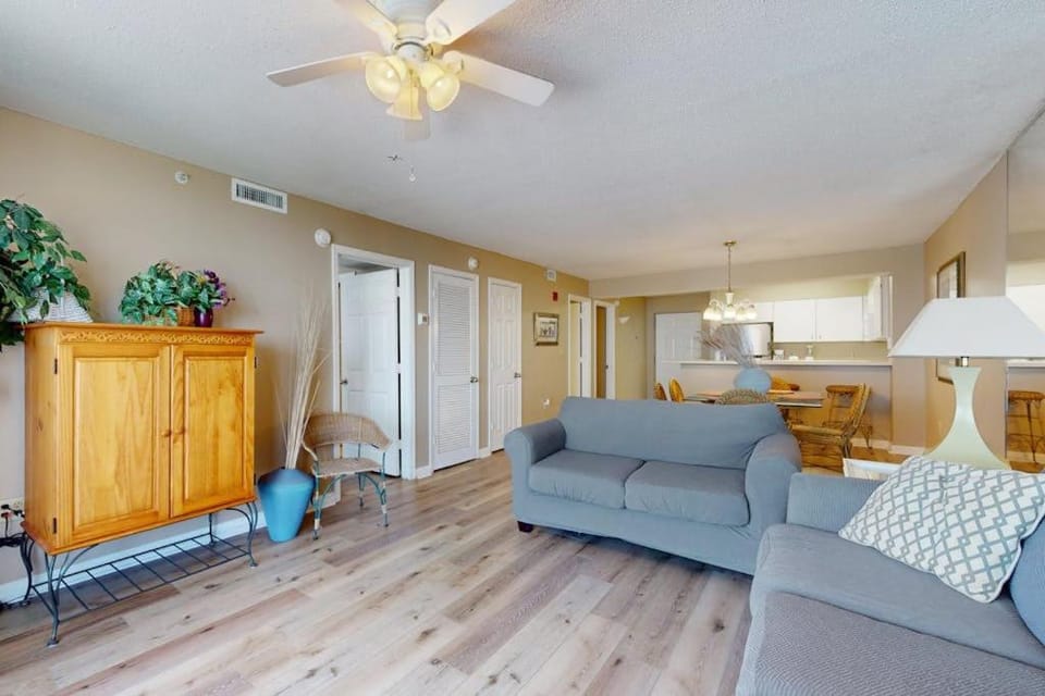 The Resorts Of Pelican Beach 1613 Destin (Condo) House in Destin