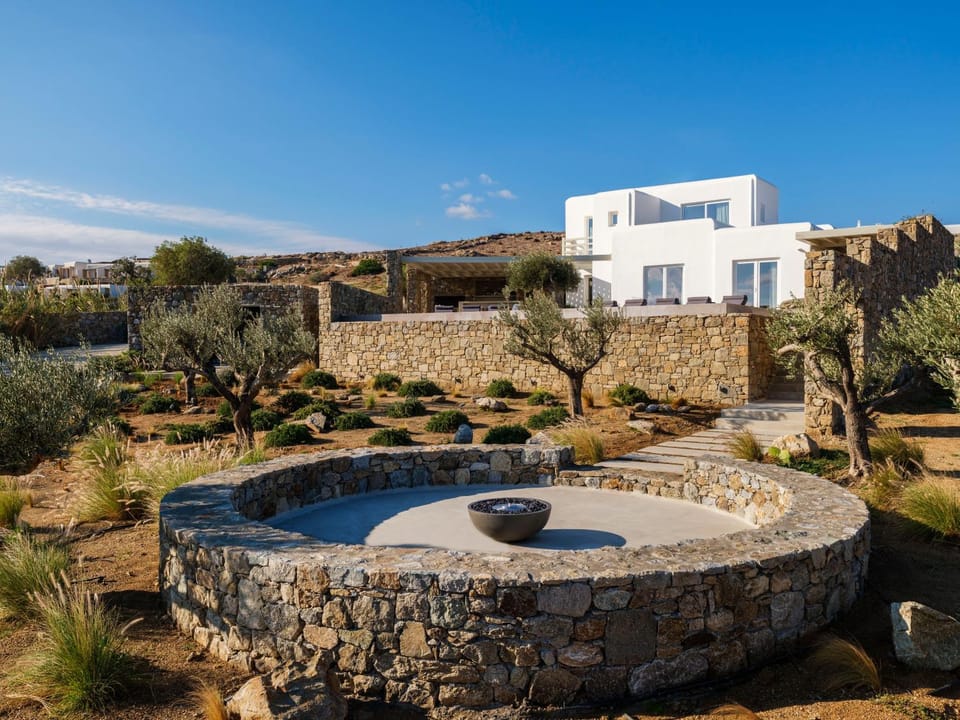 Property building, Spring, Day, Natural landscape, Garden, Garden view, Landmark view, Pool view, Swimming pool