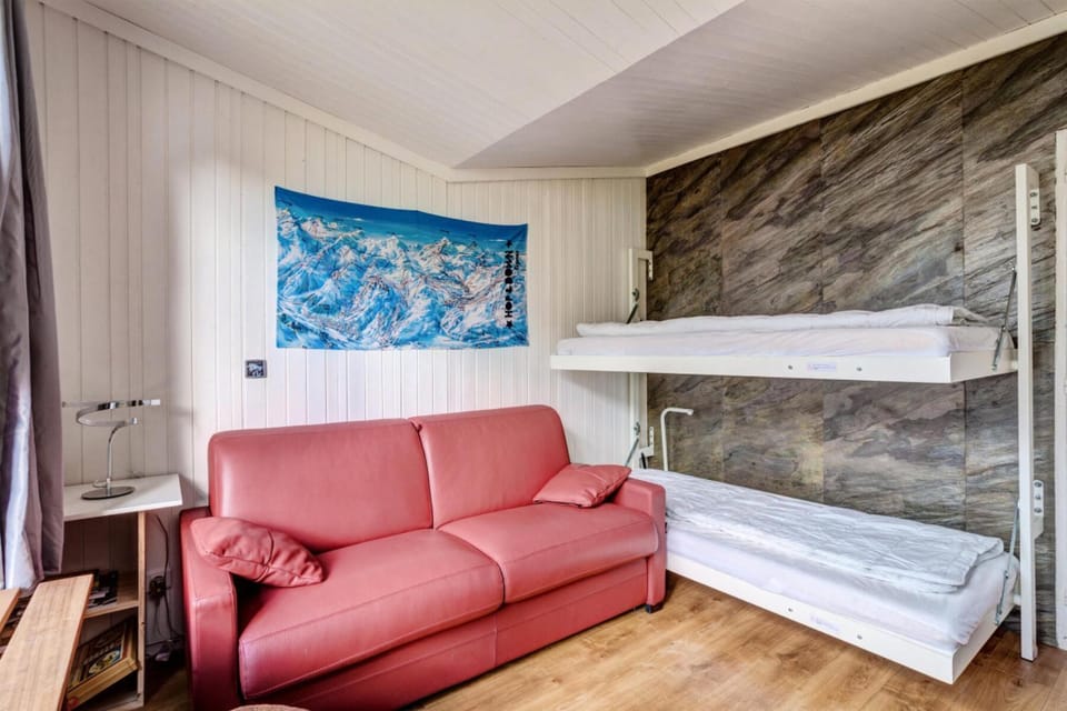 Bed, Living room