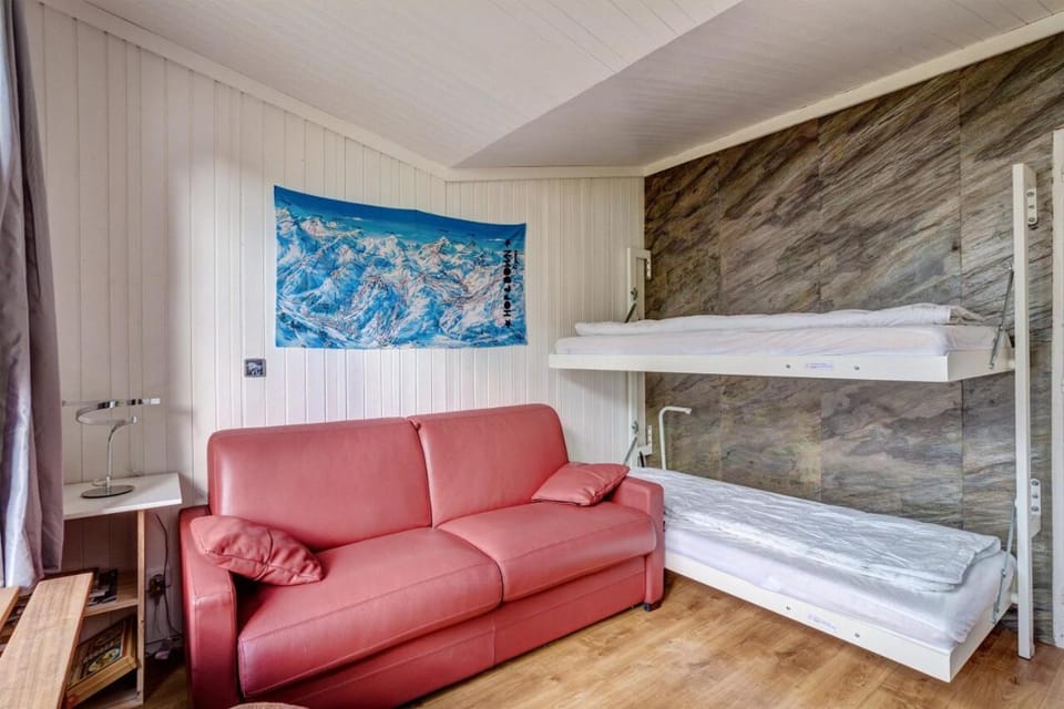 Bed, Living room