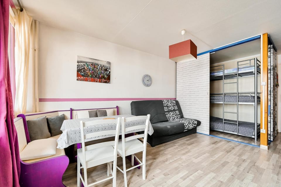 Bed, kitchen