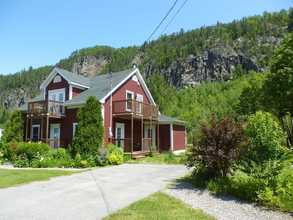 Mountain view, River view, Street view, cot