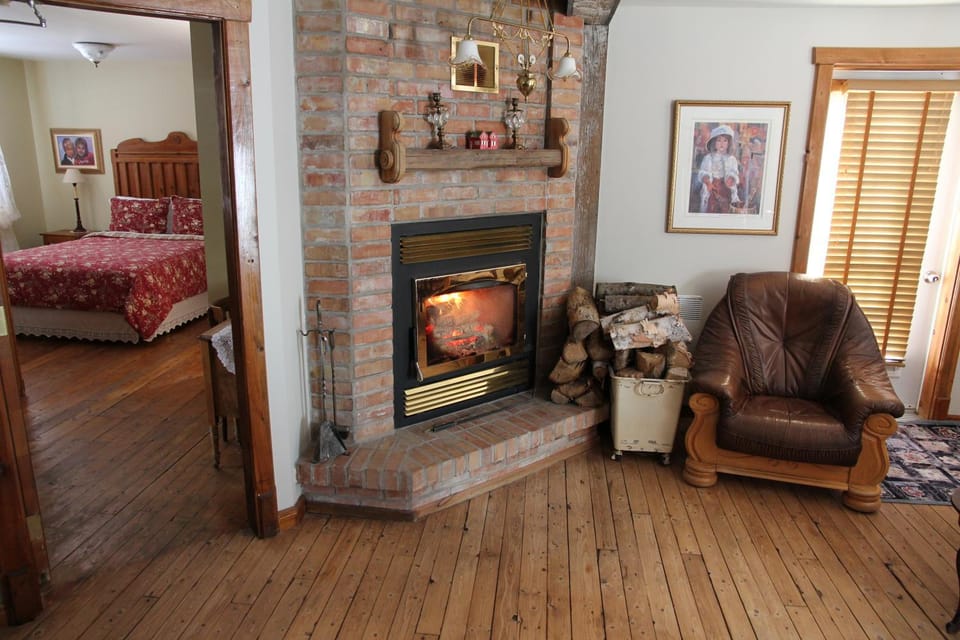 Communal lounge/ TV room, Seating area, Bedroom, Area and facilities