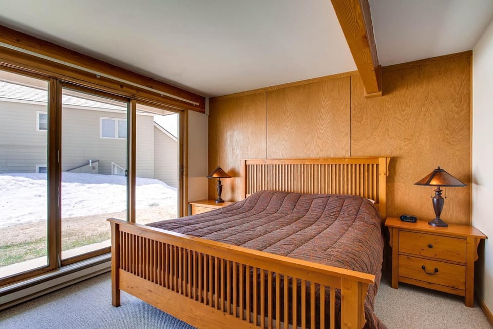 Updated 1 Br - Ski-In Ski-Out Access Condo Apartment in Colorado