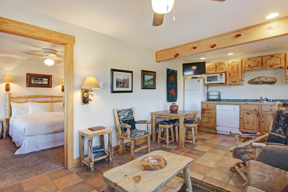 Ptarmigan Mountain 202 Condo Apartment in Estes Park