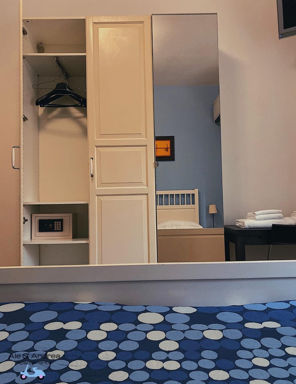 Bed, Photo of the whole room