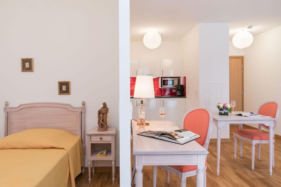 MEDICIS HOME Nice Saint -Laurent- Du -Var Apartment hotel in Nice