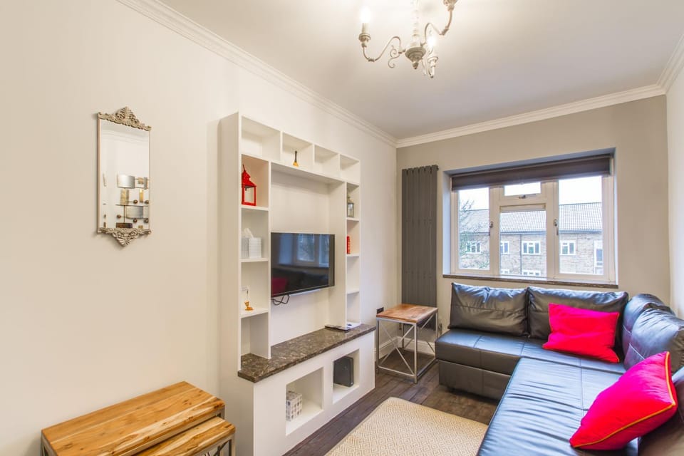 Communal lounge/ TV room, Living room, Family