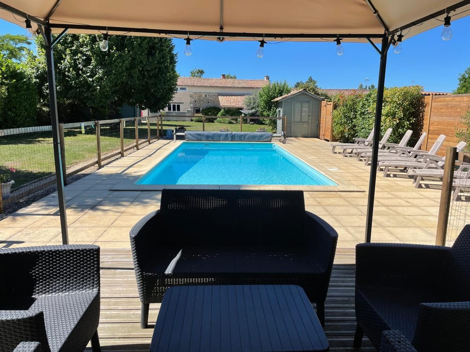 Balcony/Terrace, Swimming pool