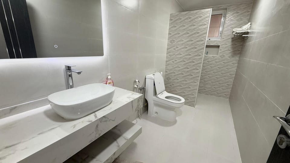 Toilet, Bathroom, towels