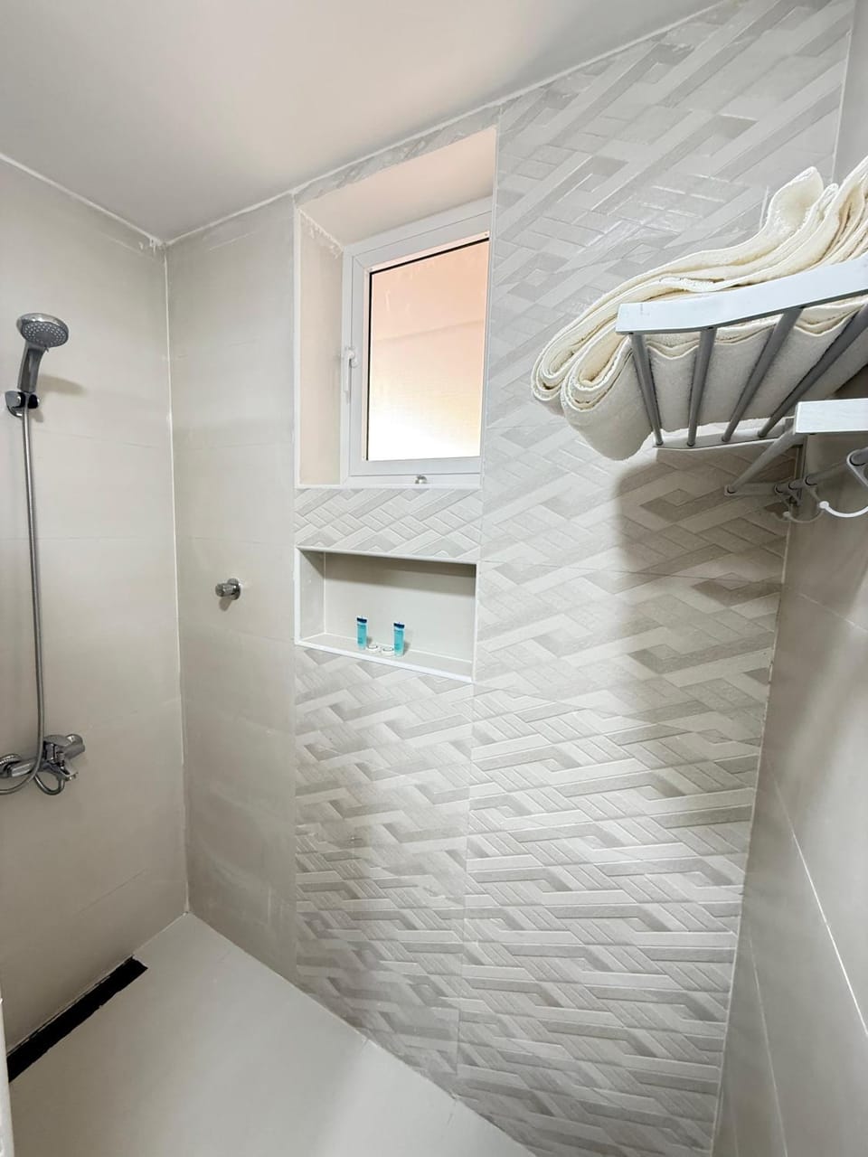 Shower, Bathroom, towels