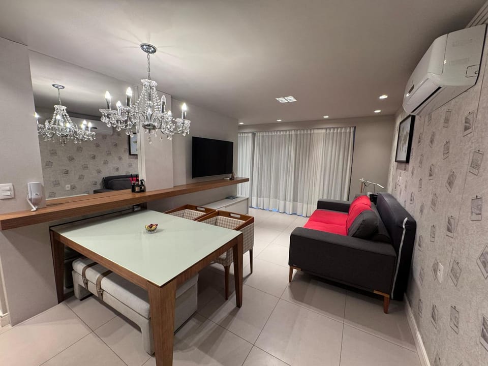Apartamento com Piscina no Centro e a poucos metros do mar de Torres -RS Apartment in State of Santa Catarina