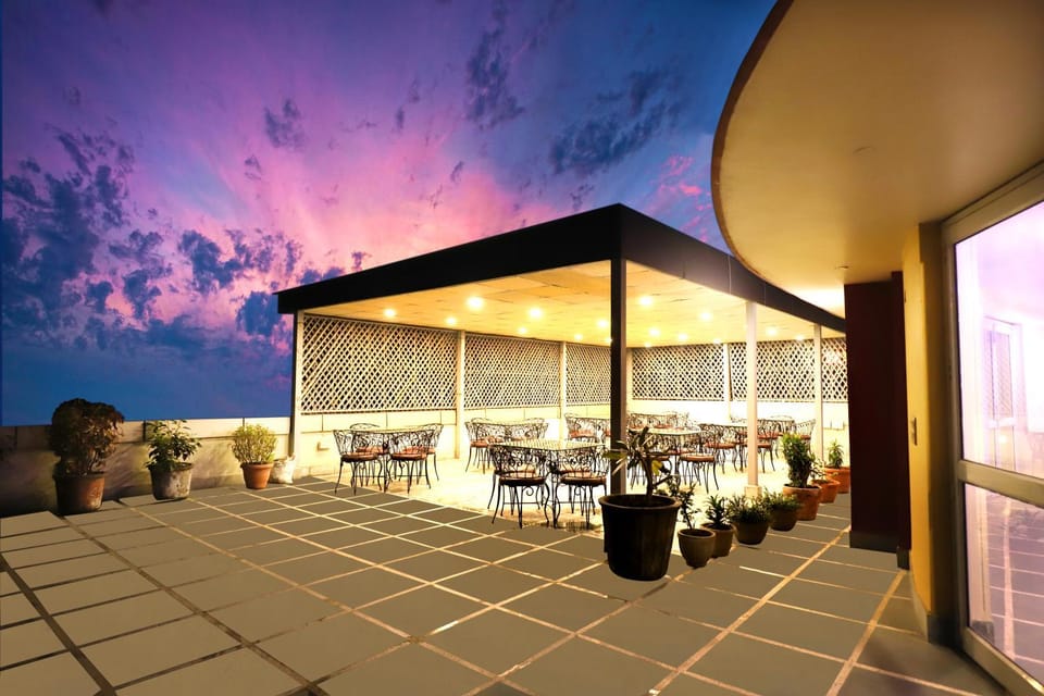 Restaurant/places to eat, View (from property/room), Balcony/Terrace