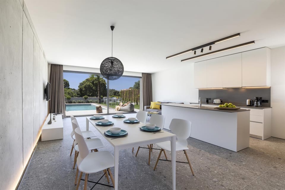 Food and drinks, Dining area, Food