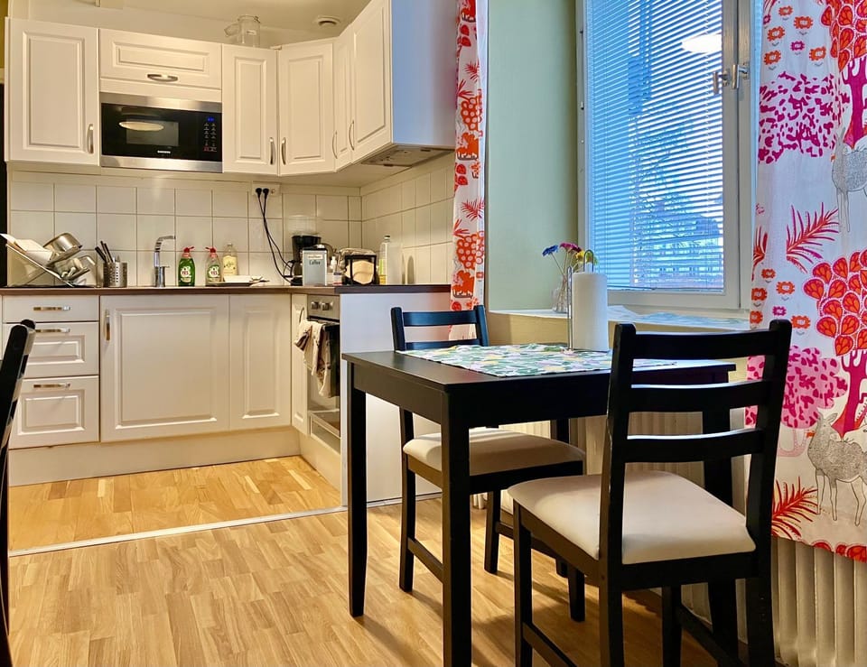 Kitchen or kitchenette, Dining area, oven, stove, toaster