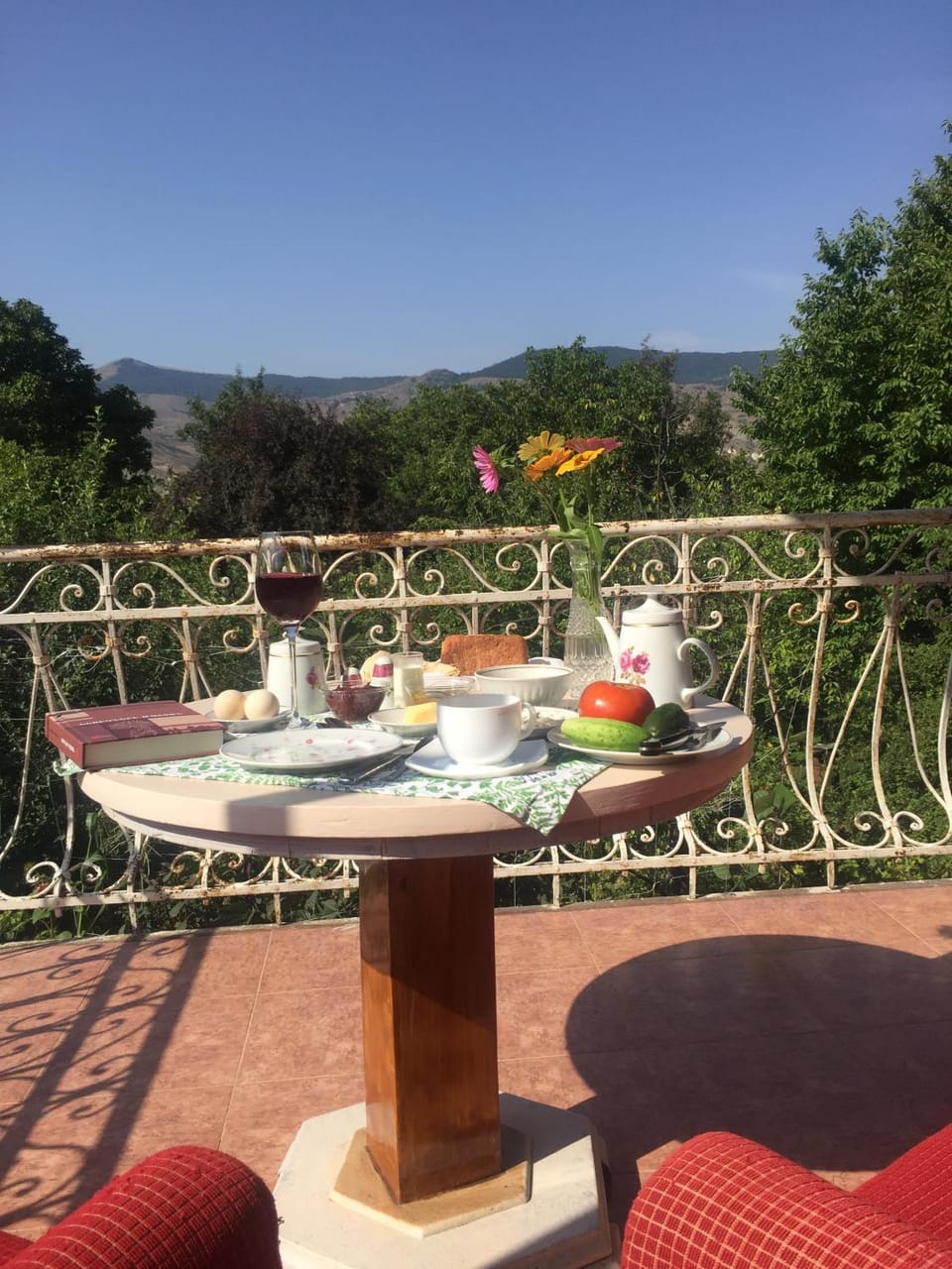 Neighbourhood, Natural landscape, Summer, Food and drinks, Food, Garden view, Landmark view, Mountain view, Breakfast, Continental breakfast, Buffet breakfast, Drinks, Alcoholic drinks