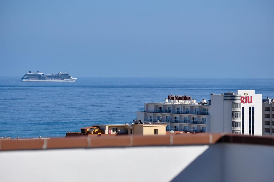 Atico Duplex con vistas al mar. Dos plazas de garaje Apartment in Torremolinos