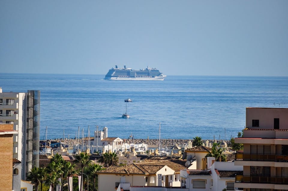 Atico Duplex con vistas al mar. Dos plazas de garaje Apartment in Torremolinos