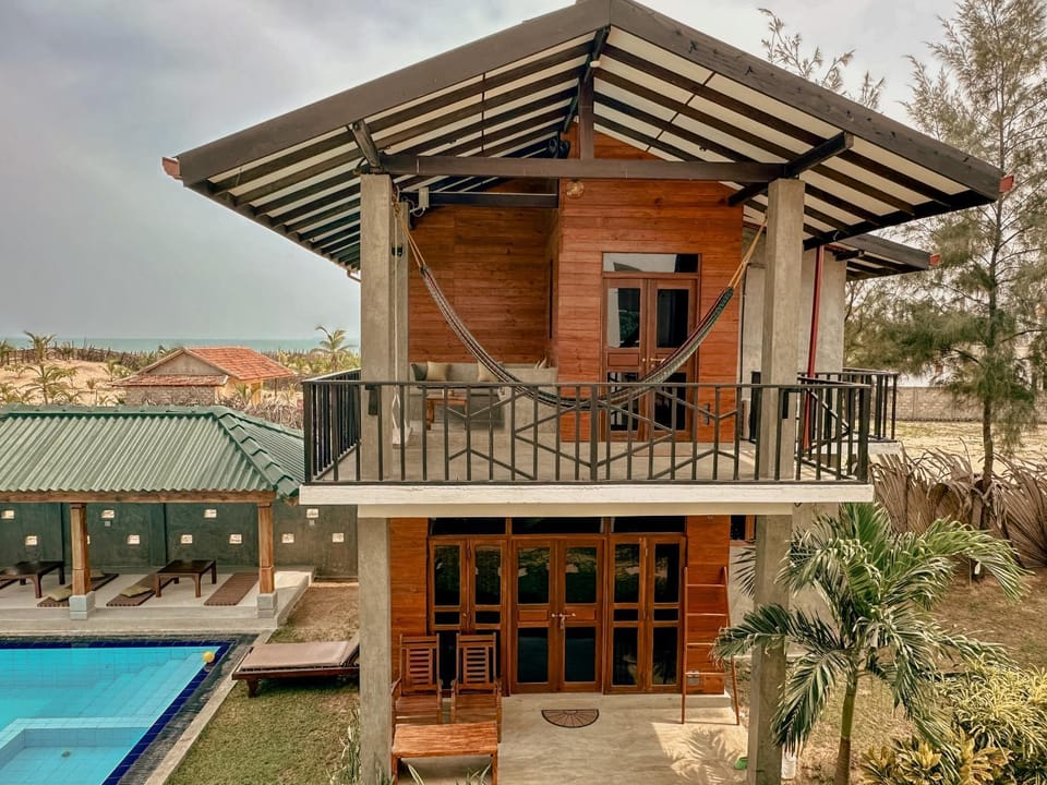 Property building, Balcony/Terrace, Swimming pool