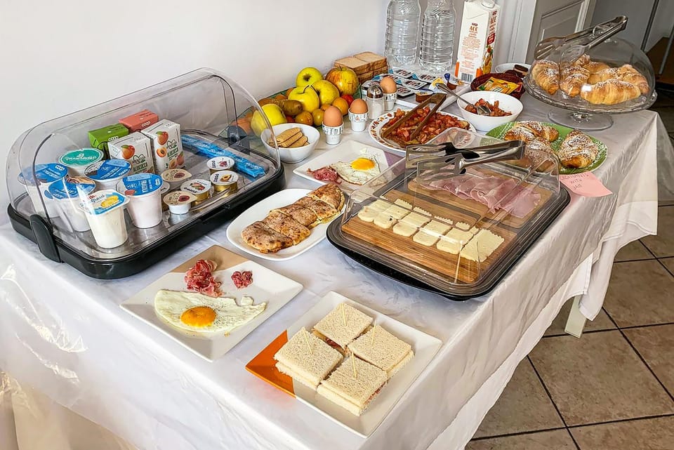 Breakfast, Continental breakfast, Buffet breakfast, Asian breakfast, Italian breakfast, English/Irish breakfast, American breakfast