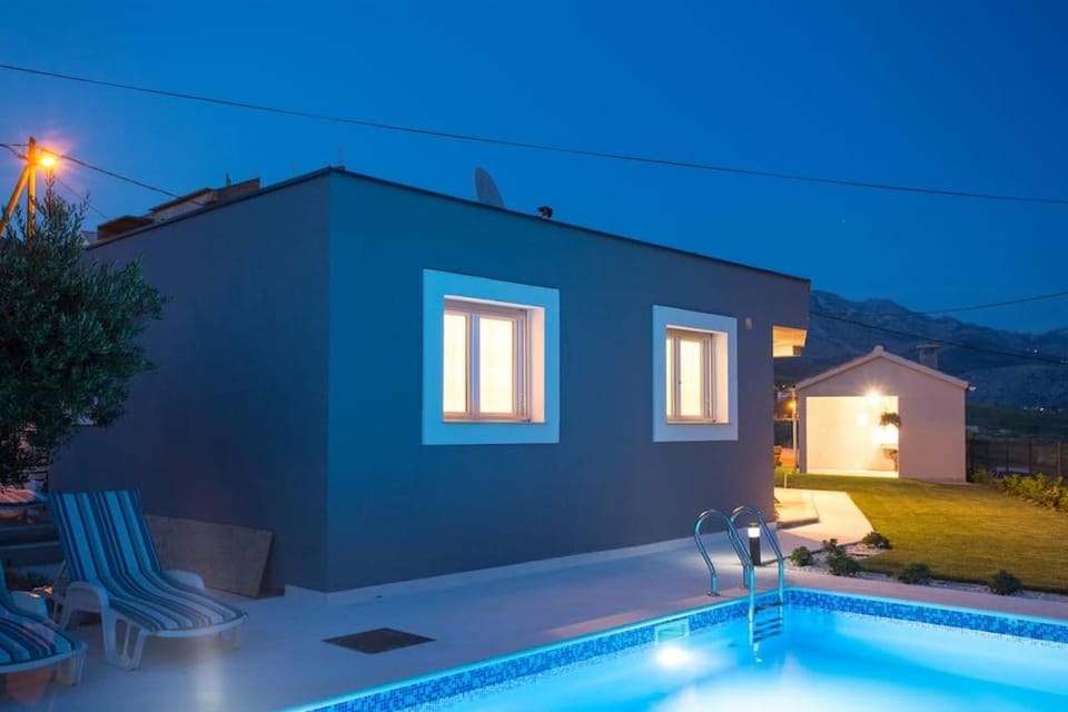 Property building, Night