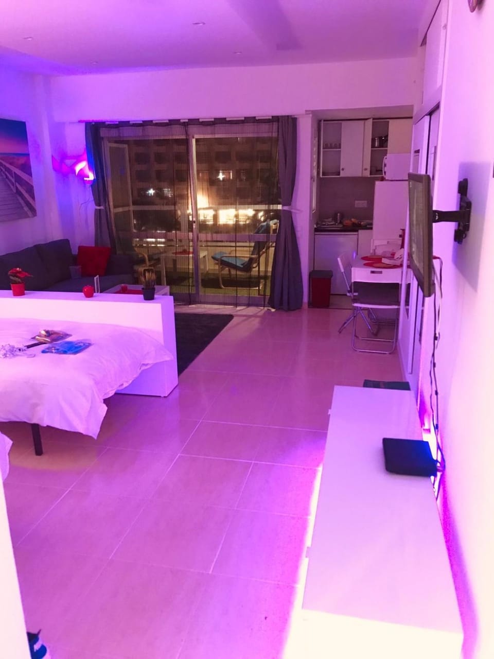 Living room, Photo of the whole room