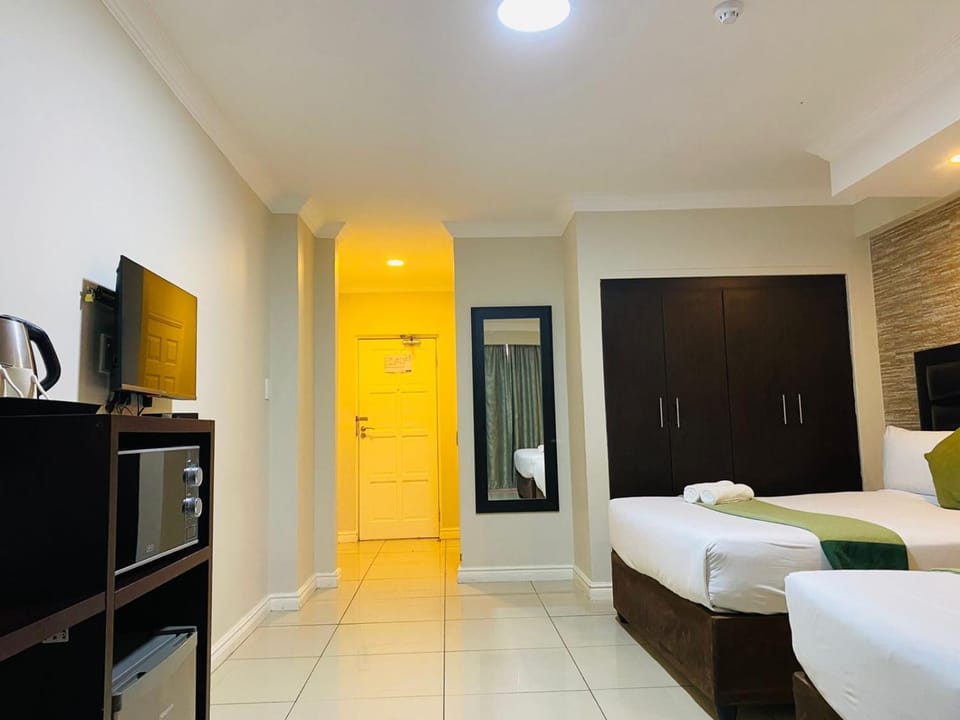 Bed, TV and multimedia, Bedroom, wardrobe