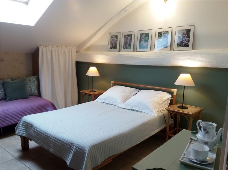Property building, Photo of the whole room, Bedroom