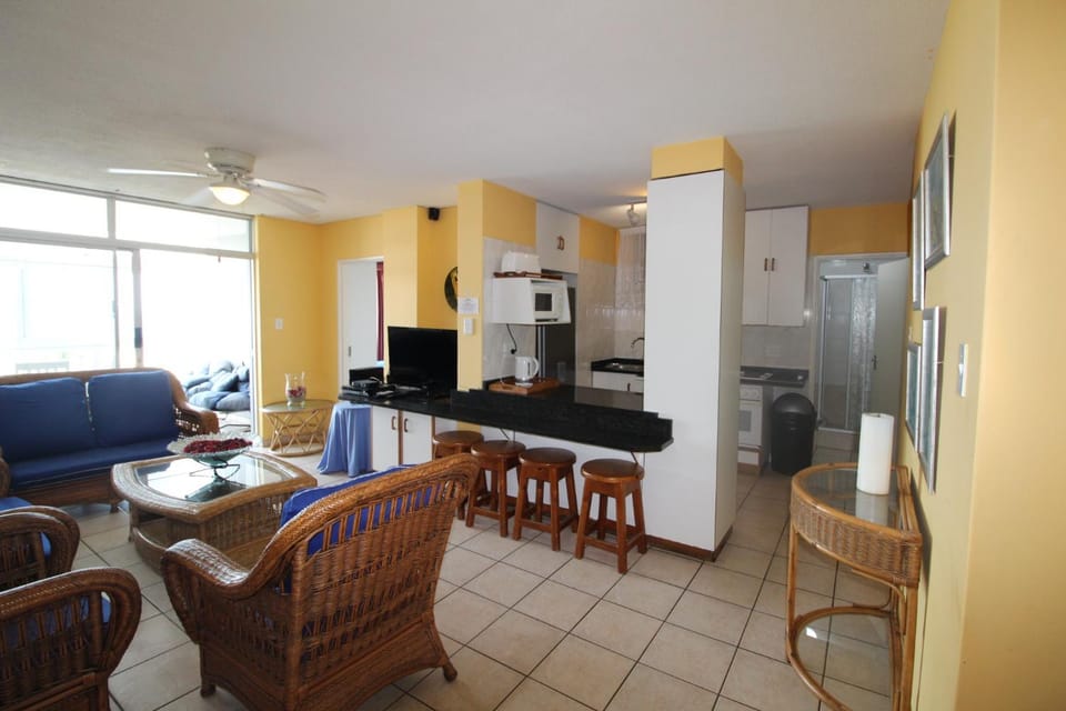 Kitchen or kitchenette, Seating area