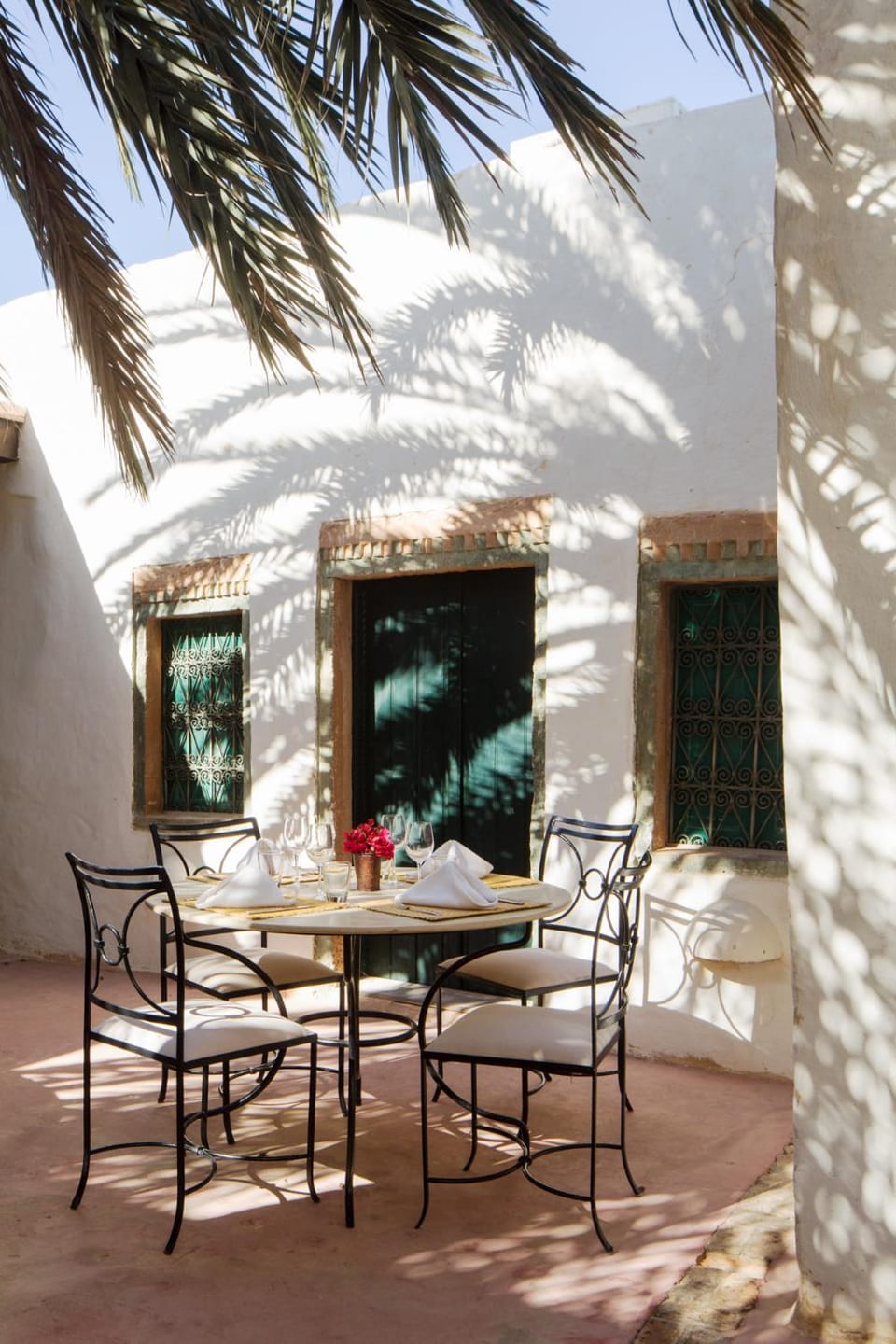 Property building, Restaurant/places to eat, Breakfast, Breakfast, Lunch, Lunch