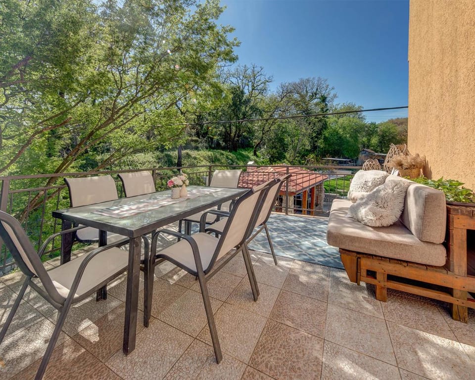 Property building, Patio, Garden, Balcony/Terrace, Garden view