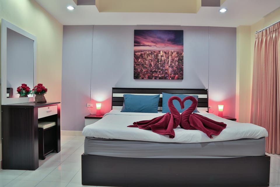 Harrys Hotel Bar & Restaurant Hotel in Pattaya City