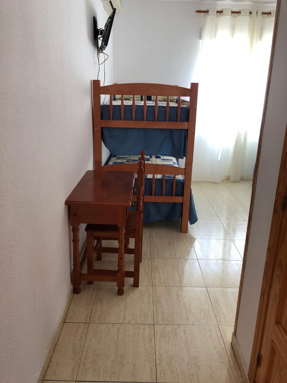 Hostal 82 Bed and Breakfast in Community of Madrid