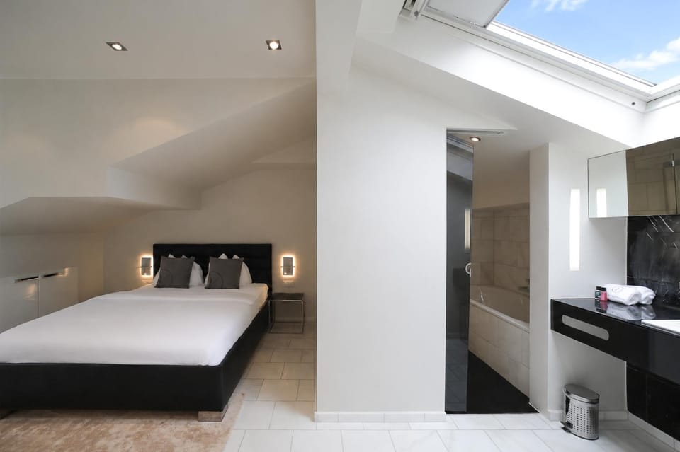 Shower, Bed, Bathroom, Bedroom, Bath