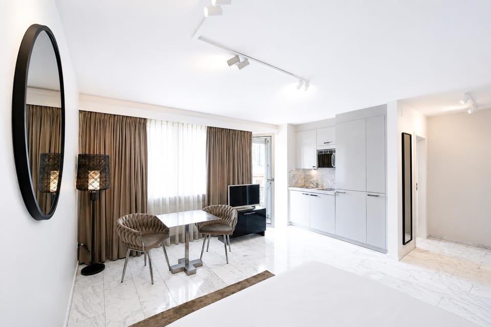Bed, View (from property/room), Balcony/Terrace, Seating area, Dining area, Bedroom, kitchen