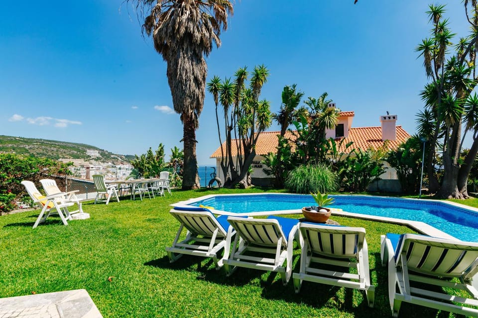 Day, Swimming pool, Entertainment, sunbed