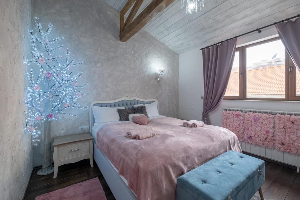 Bed, Photo of the whole room, Bedroom, heating, towels