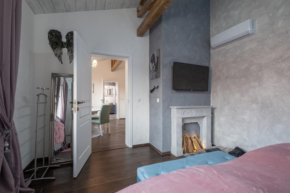 Bed, TV and multimedia, Seating area, Bedroom, fireplace, fireplace, air conditioner