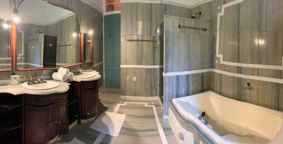 Bathroom, Spa and wellness centre/facilities