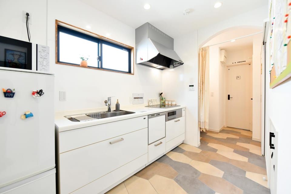 Kitchen or kitchenette, dishwasher, minibar, oven, stove