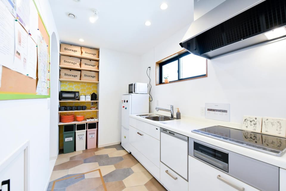 Kitchen or kitchenette, dishwasher, minibar, oven, stove