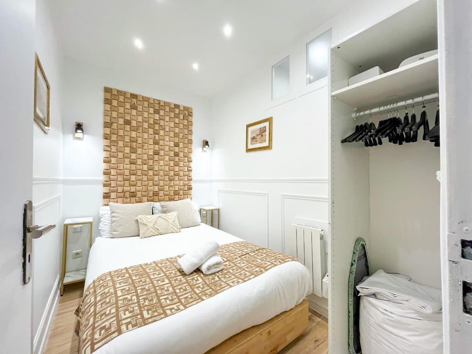 81 - Paris Luxe Sebastopol Apartment in Paris