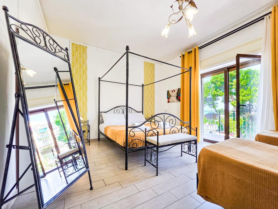 Bed, View (from property/room), Balcony/Terrace, Photo of the whole room, Bedroom