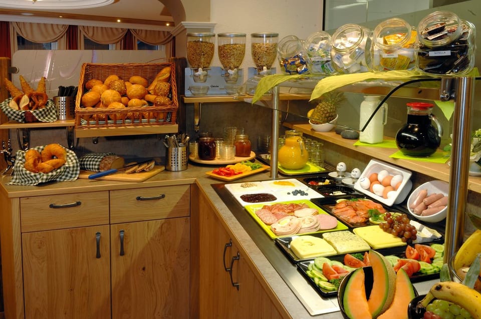 Breakfast, Buffet breakfast