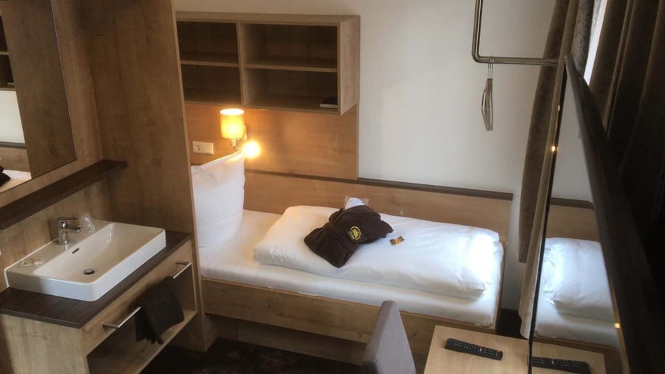 Bed, Bathroom, Photo of the whole room, Bedroom