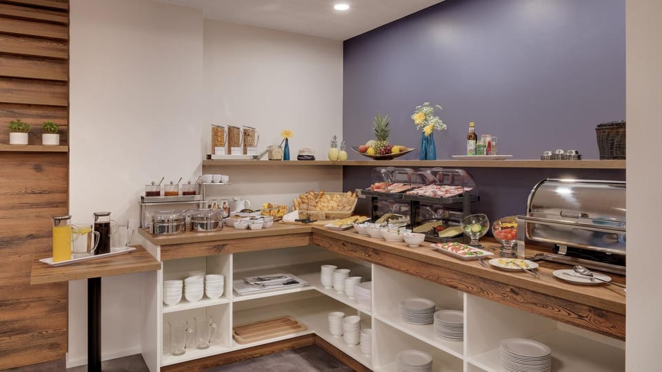 Food and drinks, Buffet breakfast