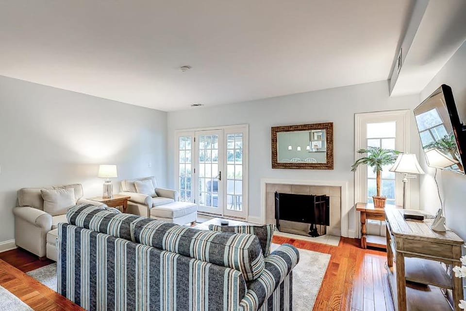 Evian 275 House in North Forest Beach